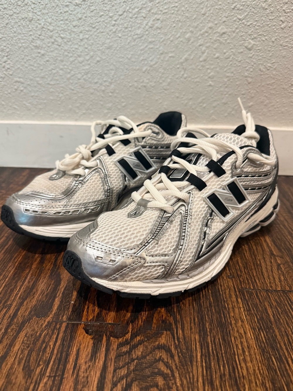 New Balance 1906R - Silver metallic Black Athletic Sneakers Size 12M/13.5W - Picture 2 of 10